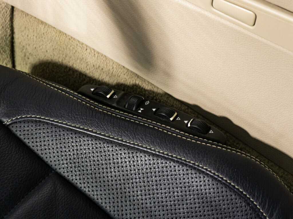 Б/У Мерседес-Бенц Е-Класс 2015 года. Фото: #18