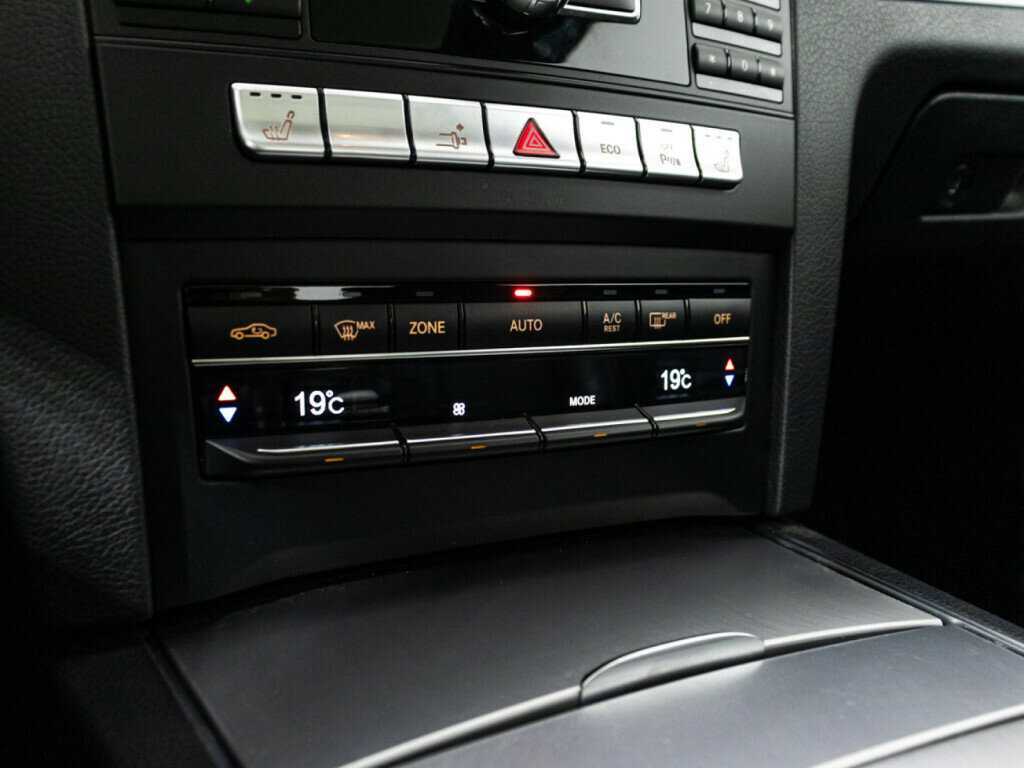 Б/У Мерседес-Бенц Е-Класс 2015 года. Фото: #12