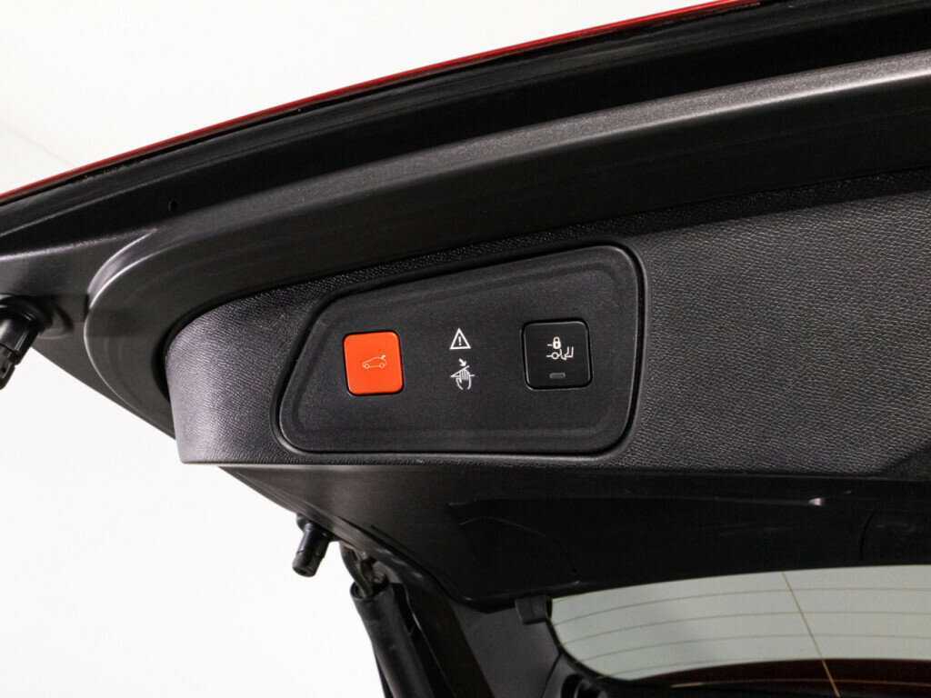 Б/У Пежо 3008 2019 года. Фото: #14