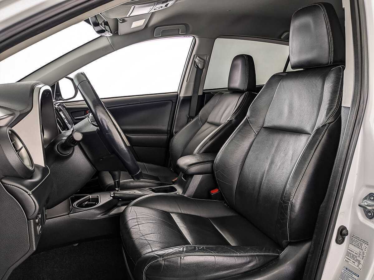 Б/У Тойота Рав4 2018 года. Фото: #17