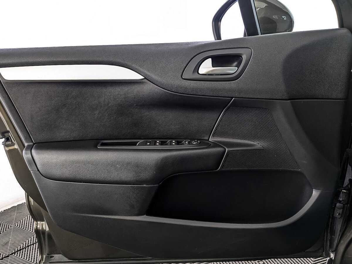 Б/У Ситроен Ц4 2018 года. Фото: #18