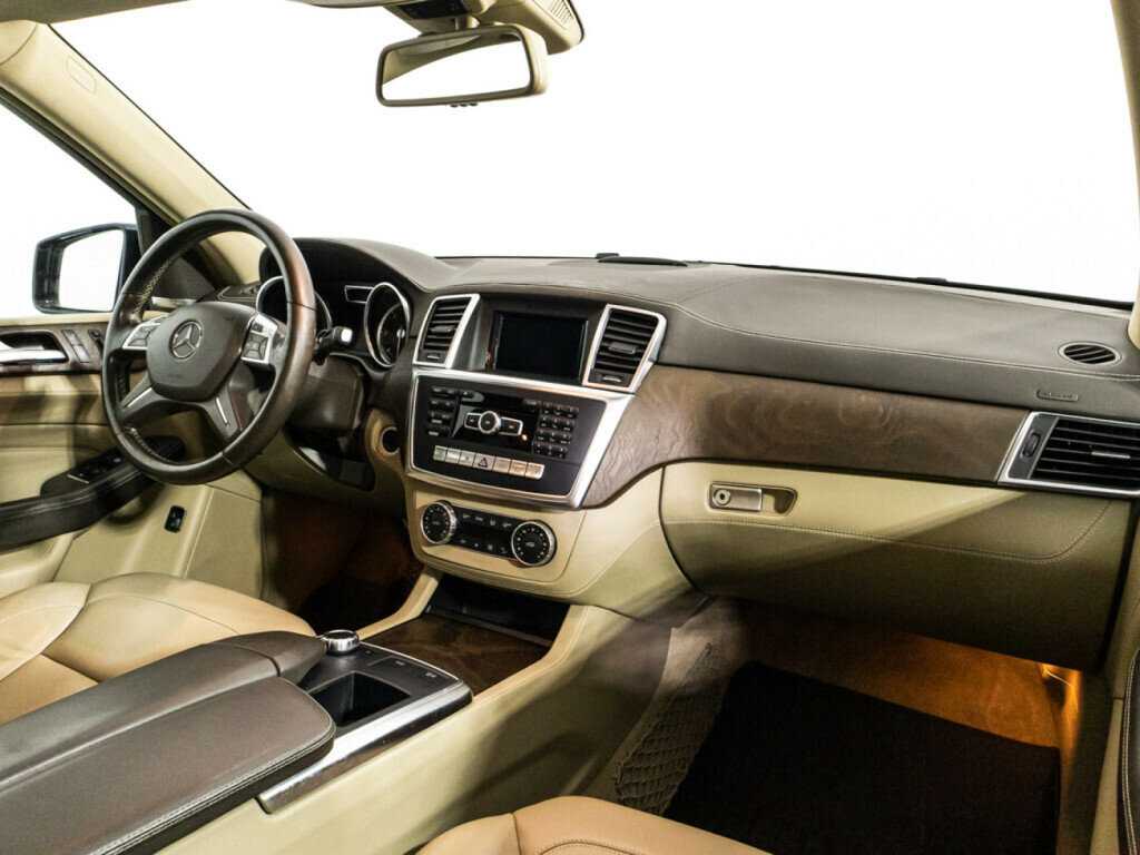 Б/У Мерседес-Бенц М-Класс 2015 года. Фото: #8