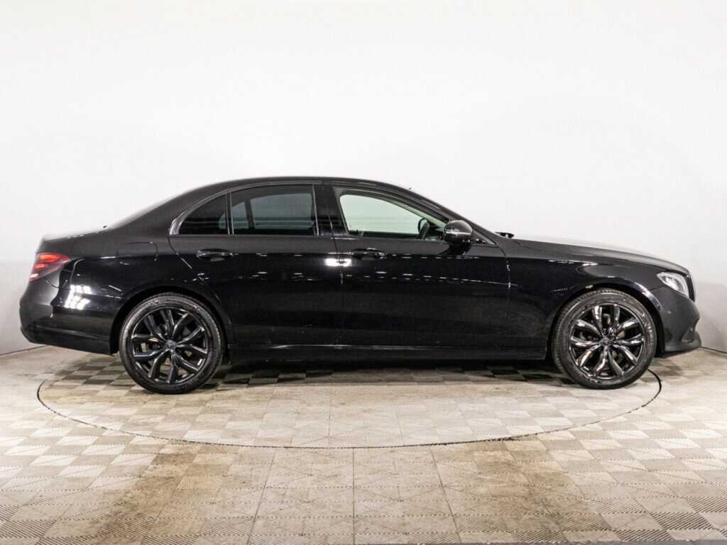 Б/У Мерседес-Бенц Е-Класс 2019 года. Фото: #3