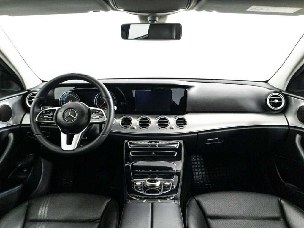 Б/У Мерседес-Бенц Е-Класс 2019 года. Фото: #12