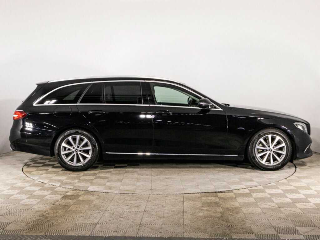 Б/У Мерседес-Бенц Е-Класс 2018 года. Фото: #3