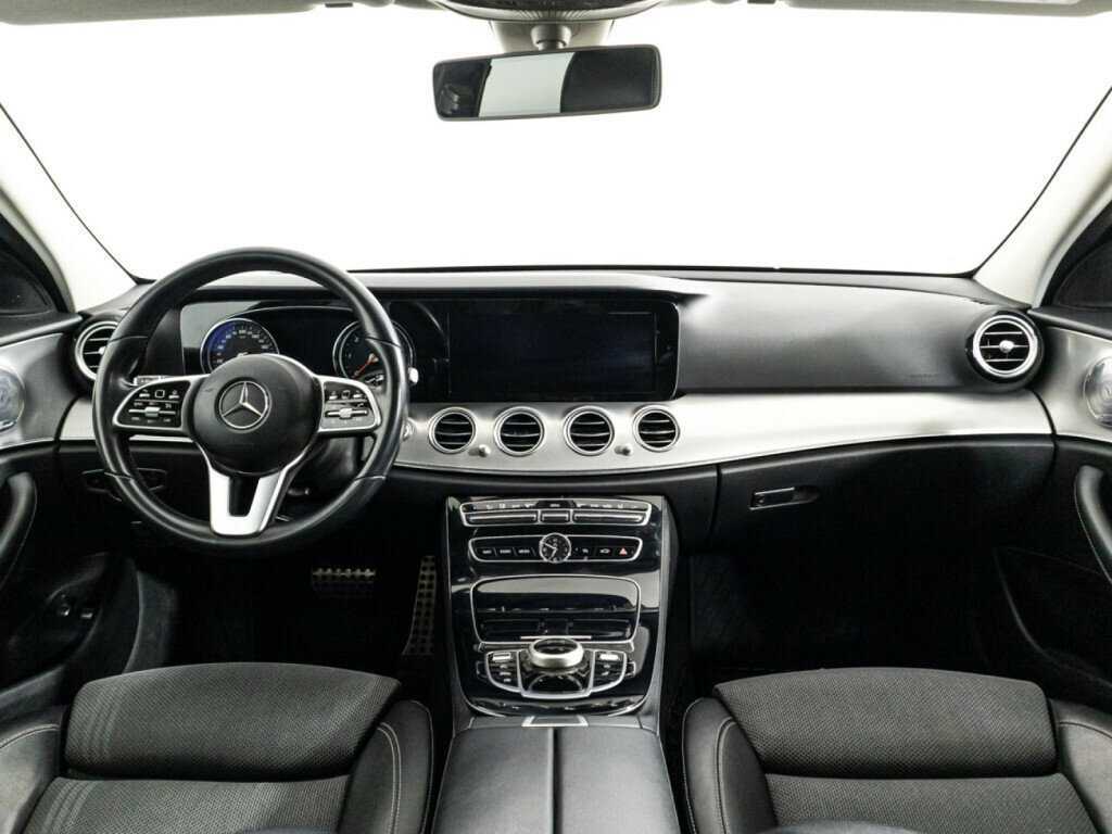 Б/У Мерседес-Бенц Е-Класс 2018 года. Фото: #12