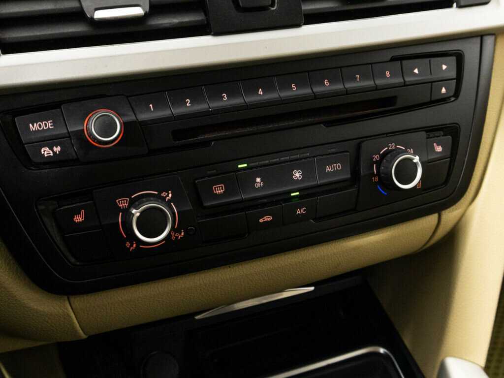 Б/У БМВ 3 серии 2014 года. Фото: #14