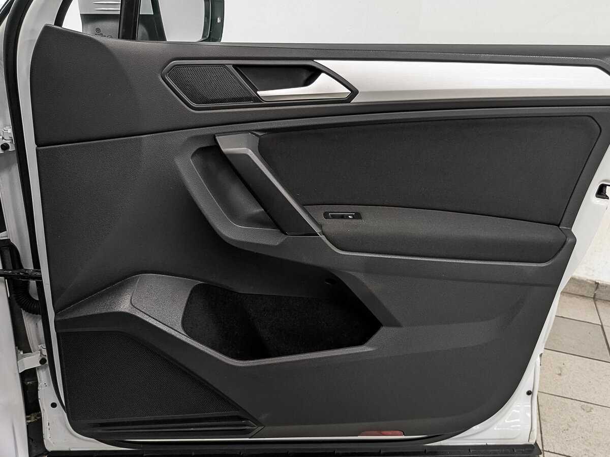 Б/У Фольксваген Тигуан 2021 года. Фото: #21