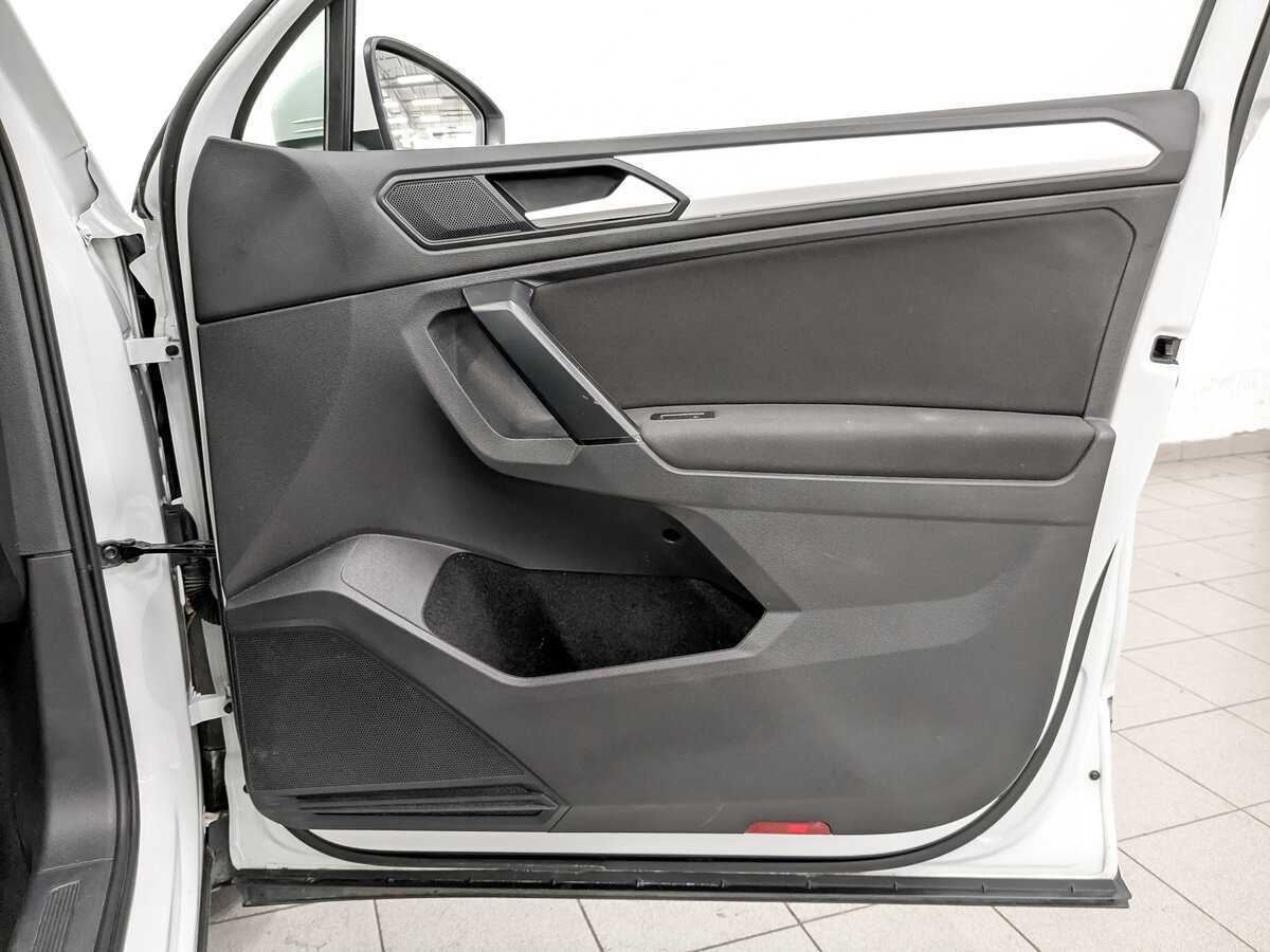 Б/У Фольксваген Тигуан 2021 года. Фото: #23