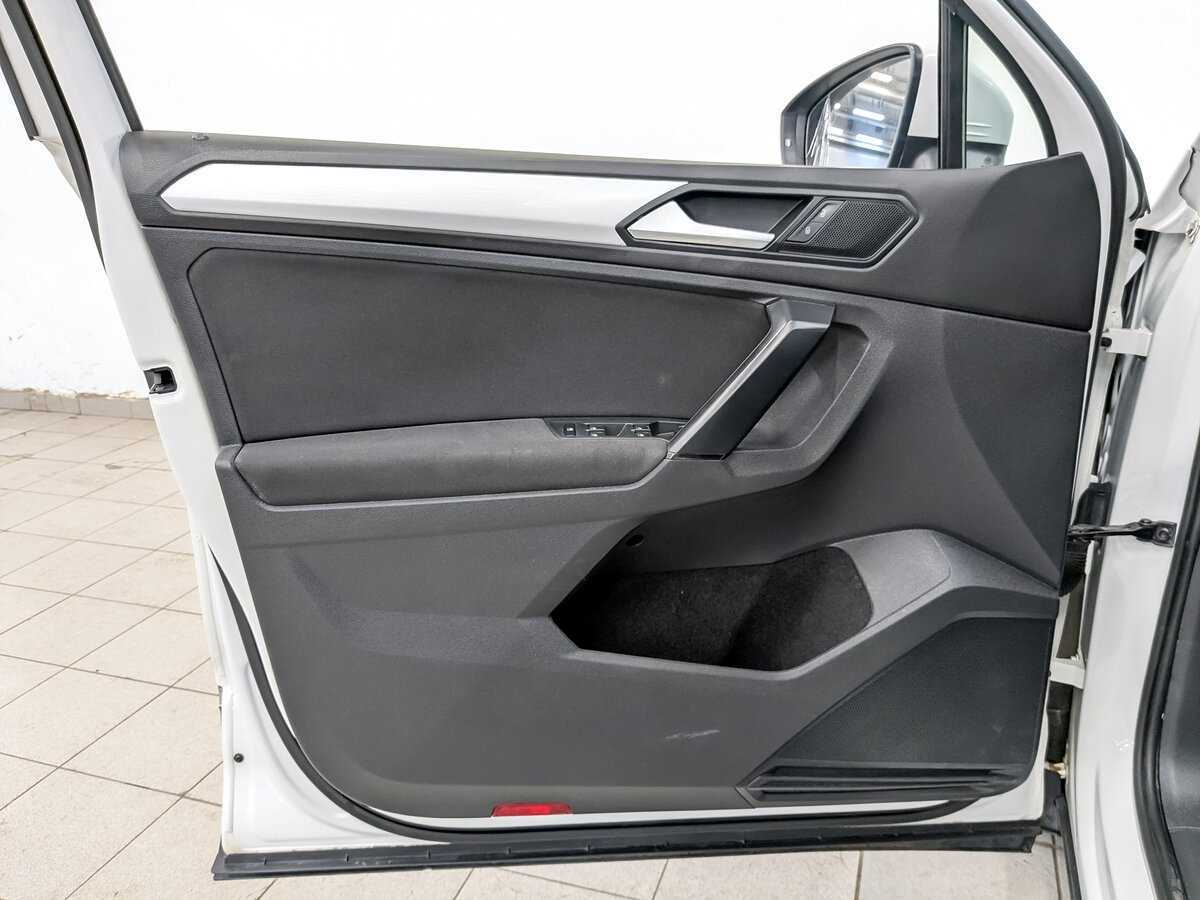 Б/У Фольксваген Тигуан 2021 года. Фото: #17