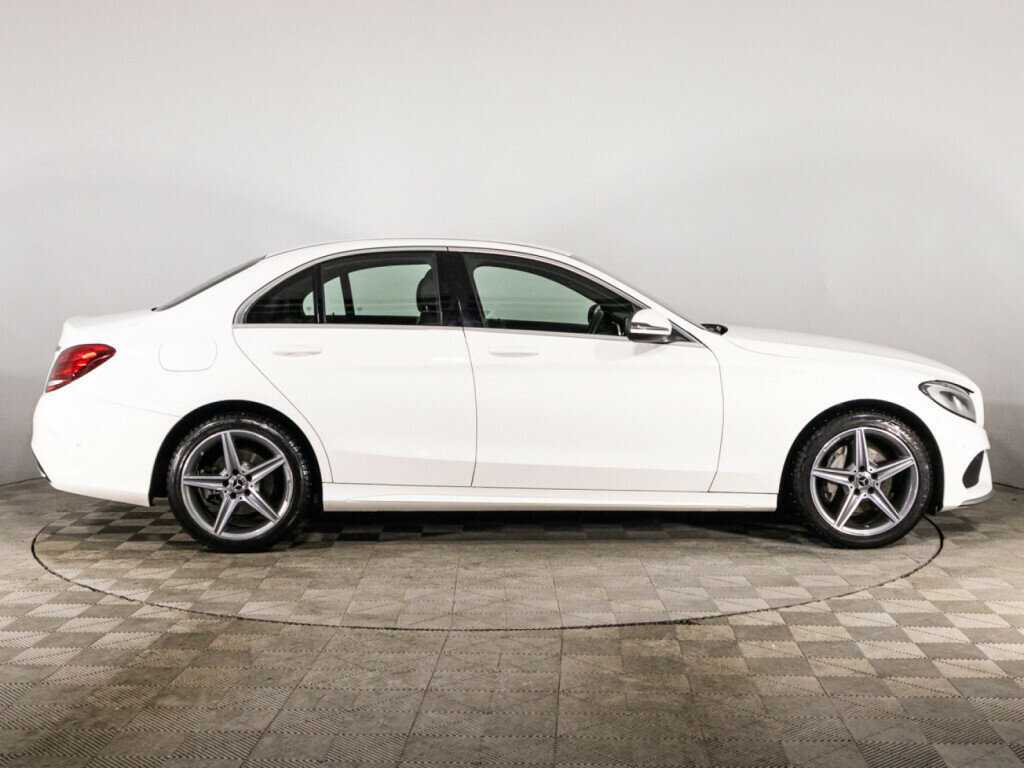 Б/У Мерседес-Бенц Ц-Класс 2017 года. Фото: #3