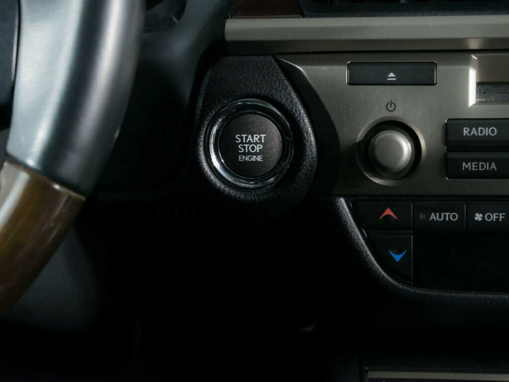 Б/У Лексус ЕС 2013 года. Фото: #14