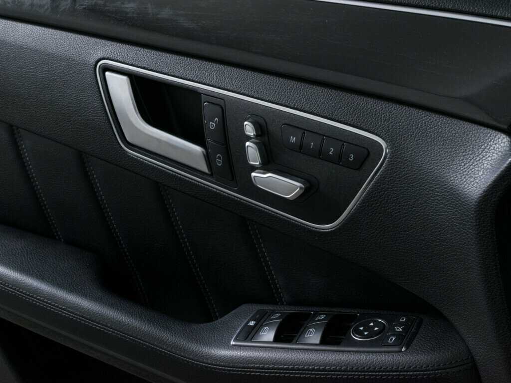 Б/У Мерседес-Бенц Е-Класс 2013 года. Фото: #15