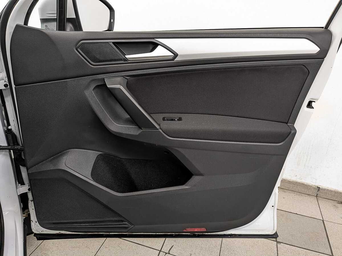 Б/У Фольксваген Тигуан 2021 года. Фото: #20