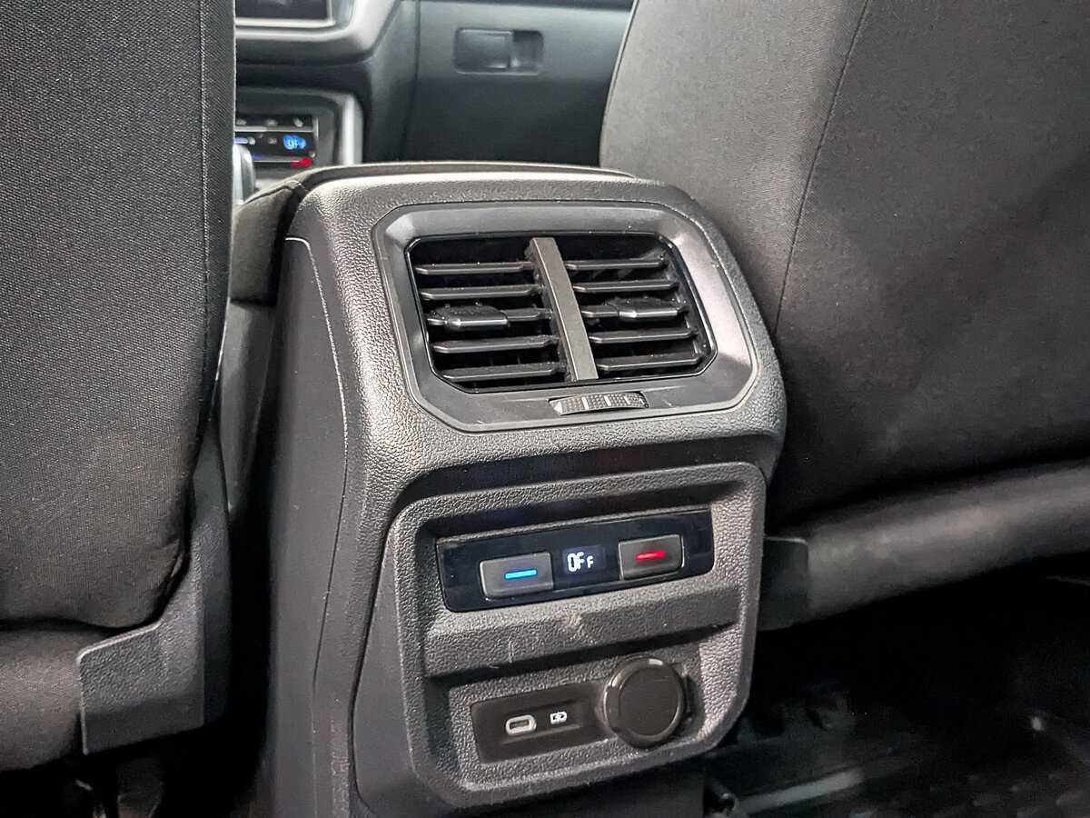 Б/У Фольксваген Тигуан 2021 года. Фото: #23