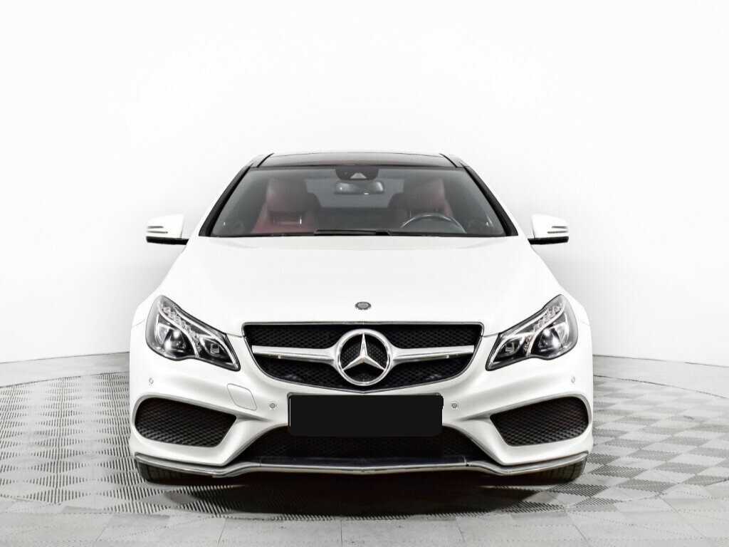 Б/У Мерседес-Бенц Е-Класс 2016 года. Фото: #1