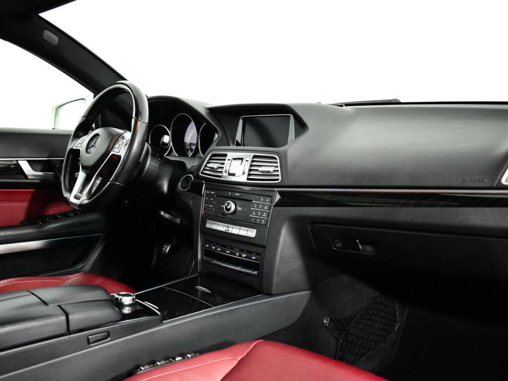 Б/У Мерседес-Бенц Е-Класс 2016 года. Фото: #8