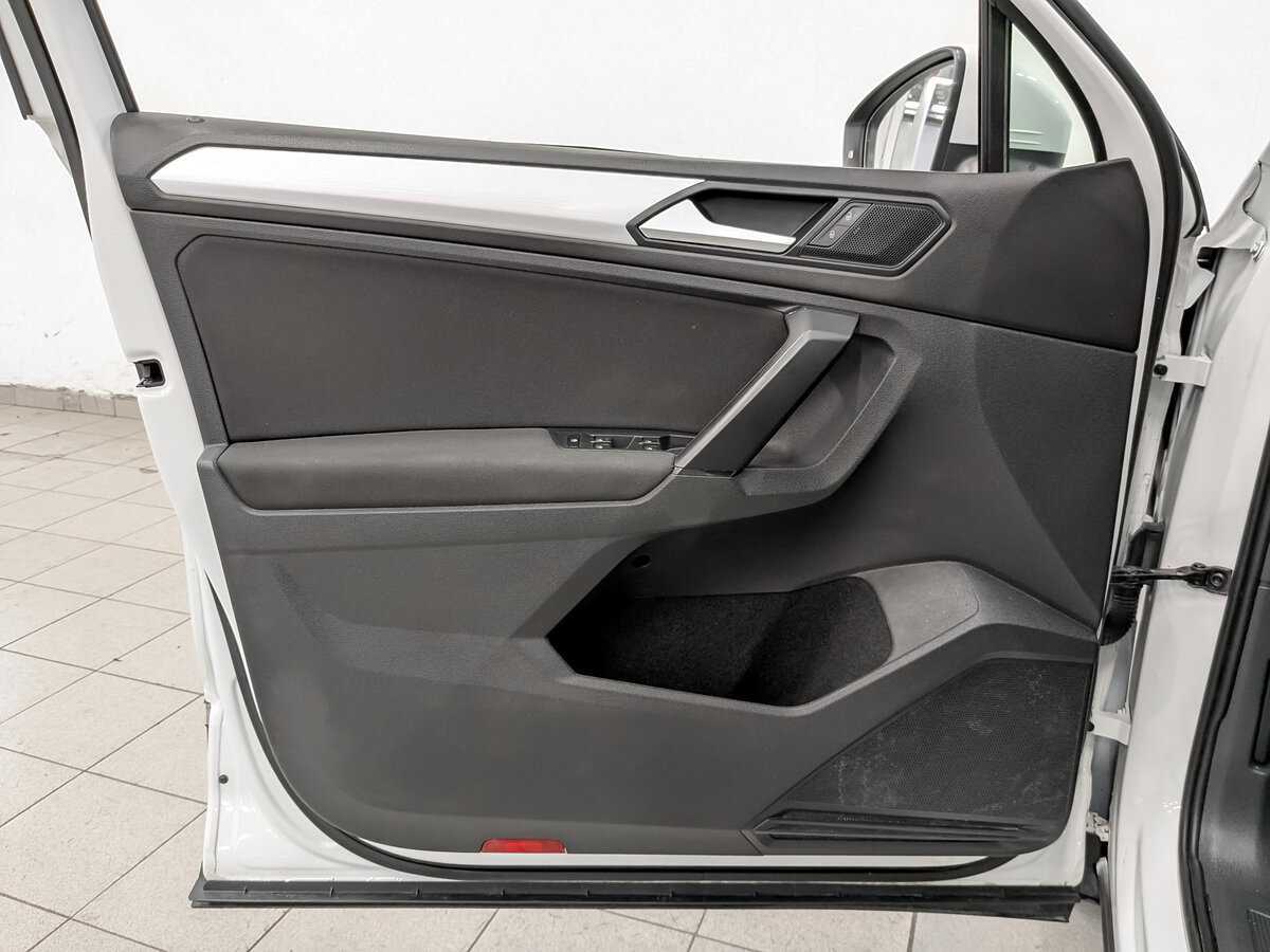 Б/У Фольксваген Тигуан 2021 года. Фото: #17