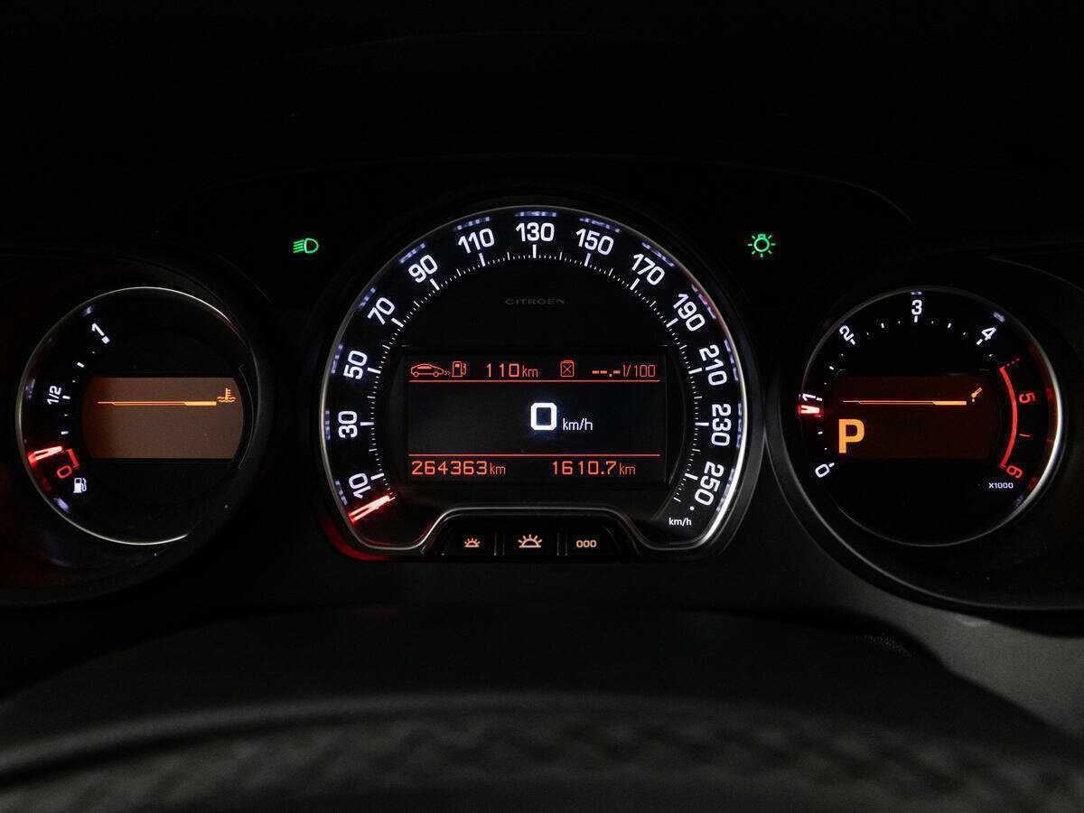 Б/У Ситроен Ц5 2013 года. Фото: #9