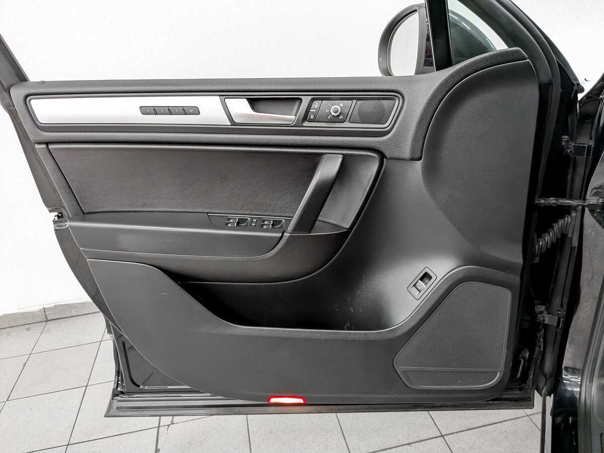 Б/У Фольксваген Туарег 2013 года. Фото: #16