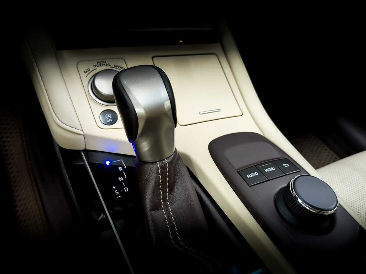 Б/У Лексус ЕС 2015 года. Фото: #26