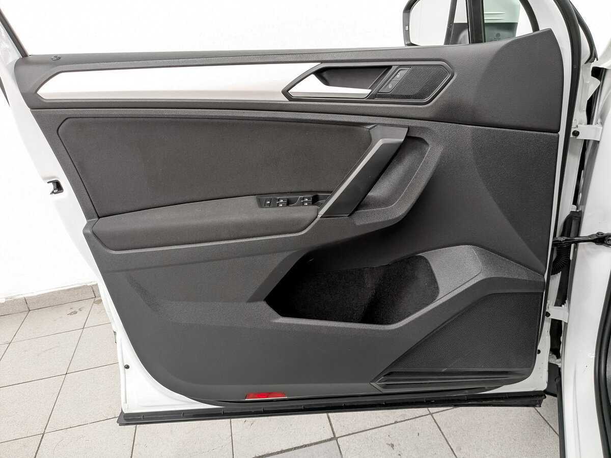 Б/У Фольксваген Тигуан 2021 года. Фото: #17