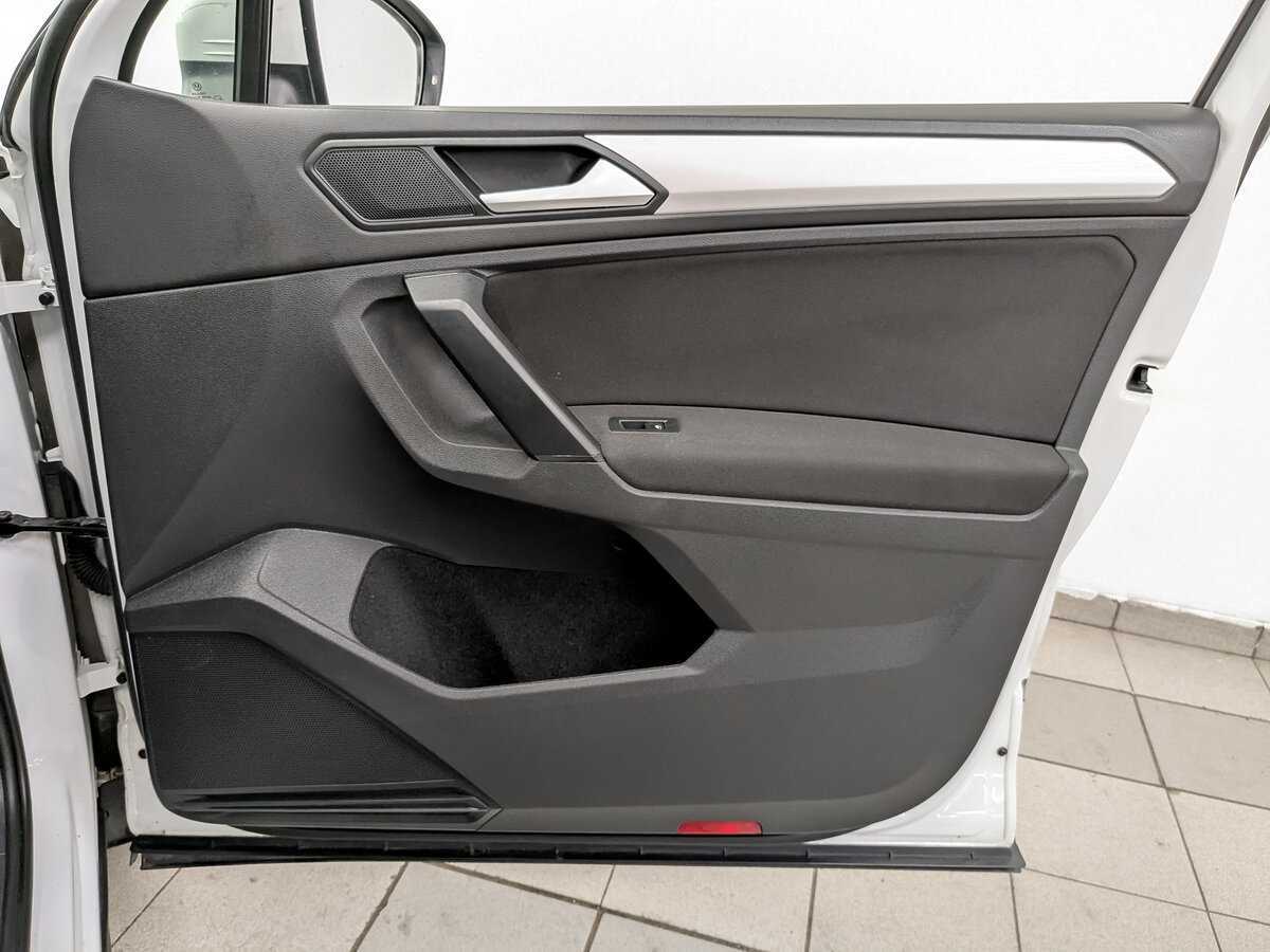 Б/У Фольксваген Тигуан 2021 года. Фото: #22