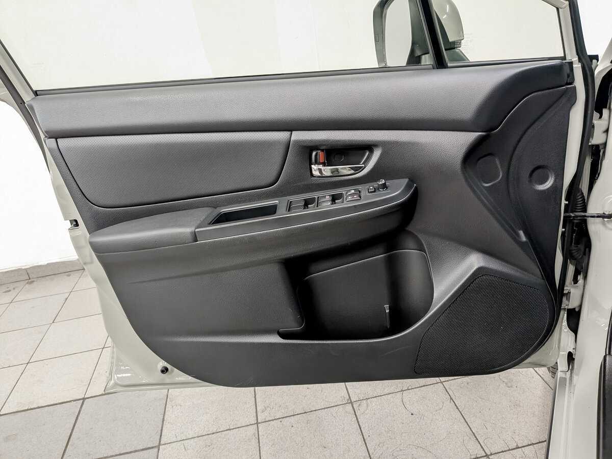 Б/У Субару ИксВи 2013 года. Фото: #18