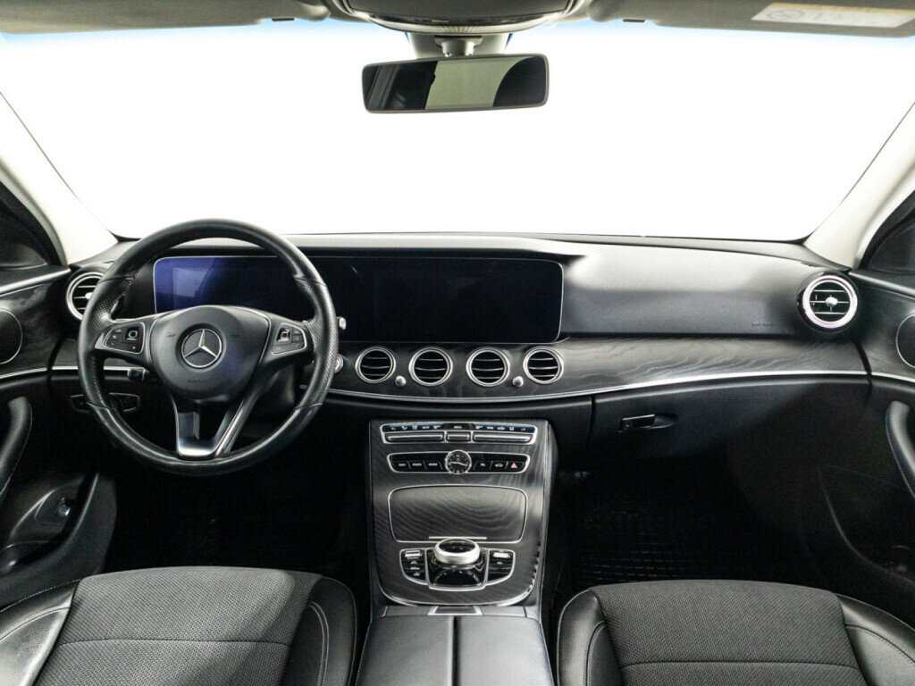 Б/У Мерседес-Бенц Е-Класс 2017 года. Фото: #12