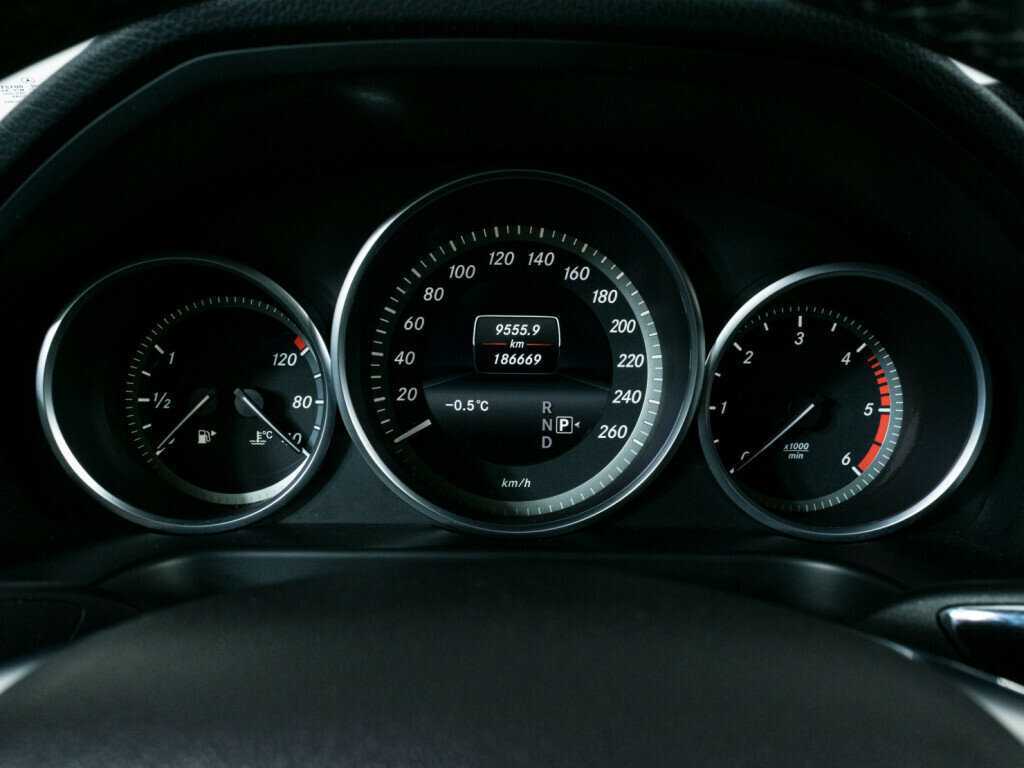 Б/У Мерседес-Бенц Е-Класс 2014 года. Фото: #10