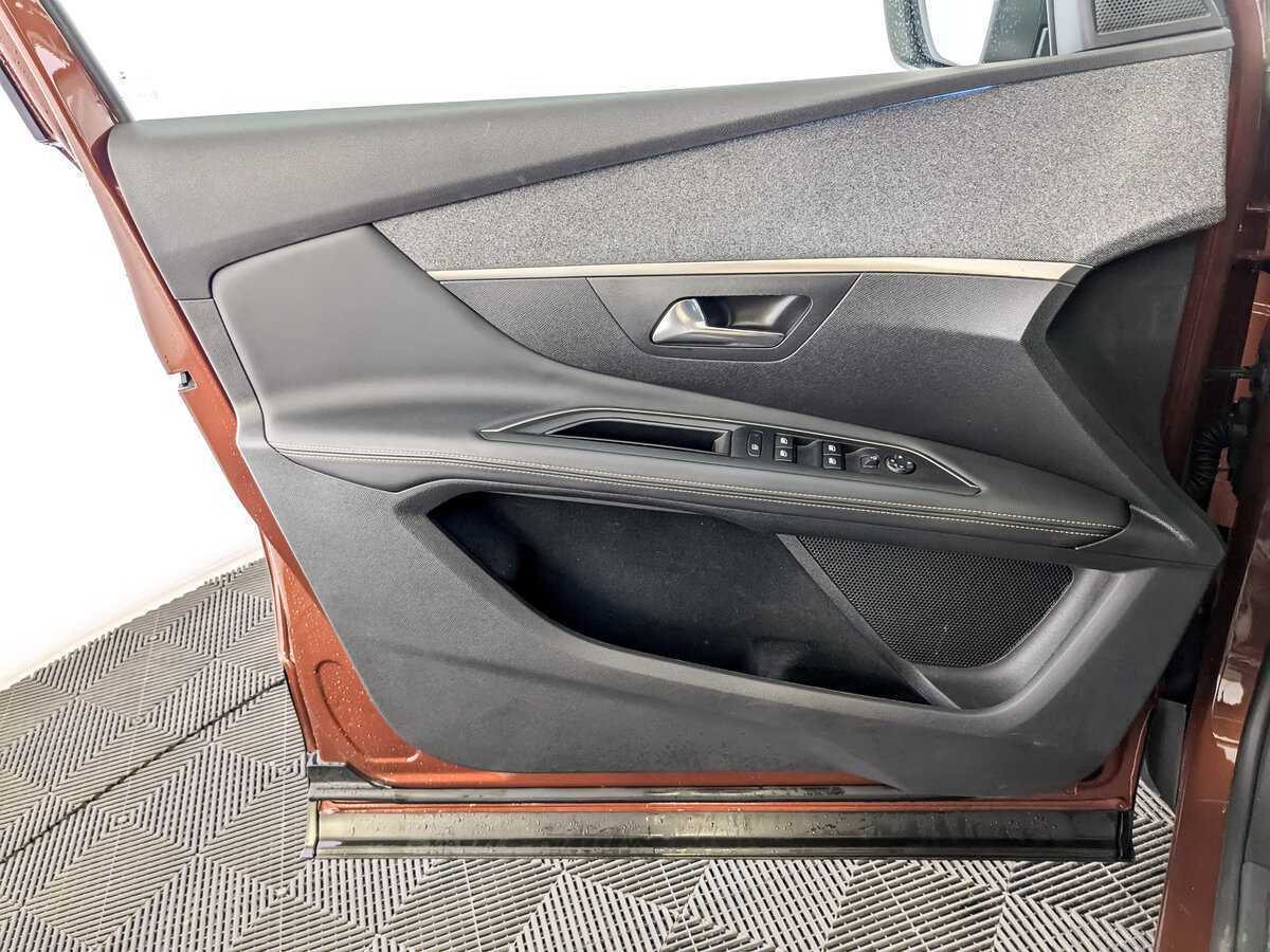 Б/У Пежо 3008 2019 года. Фото: #16