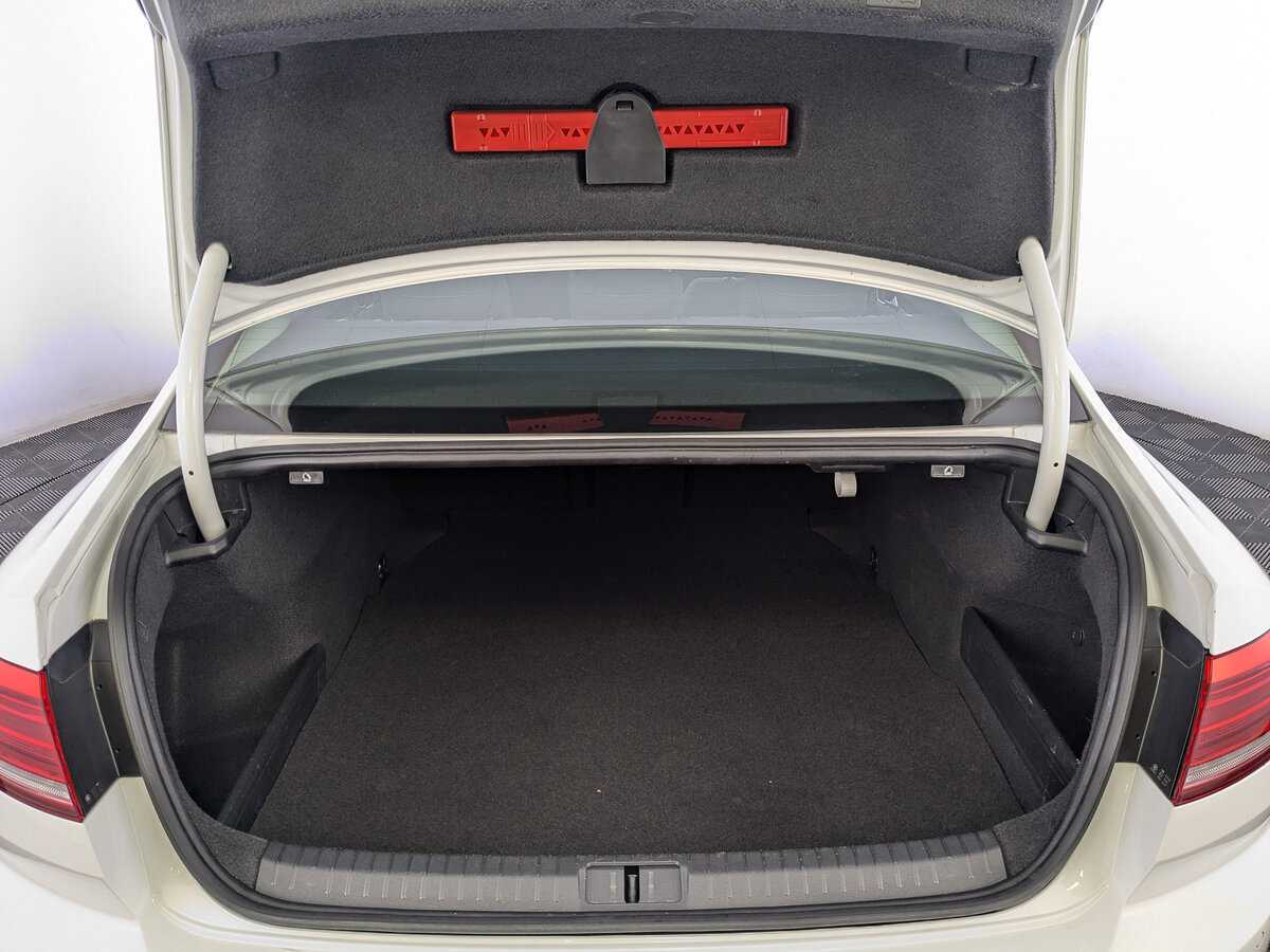 Б/У Фольксваген Пассат 2019 года. Фото: #9