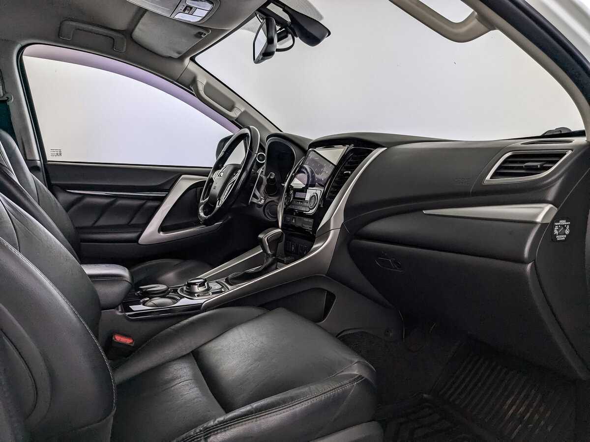 Б/У Митсубиши Паджеро Спорт 2017 года. Фото: #10