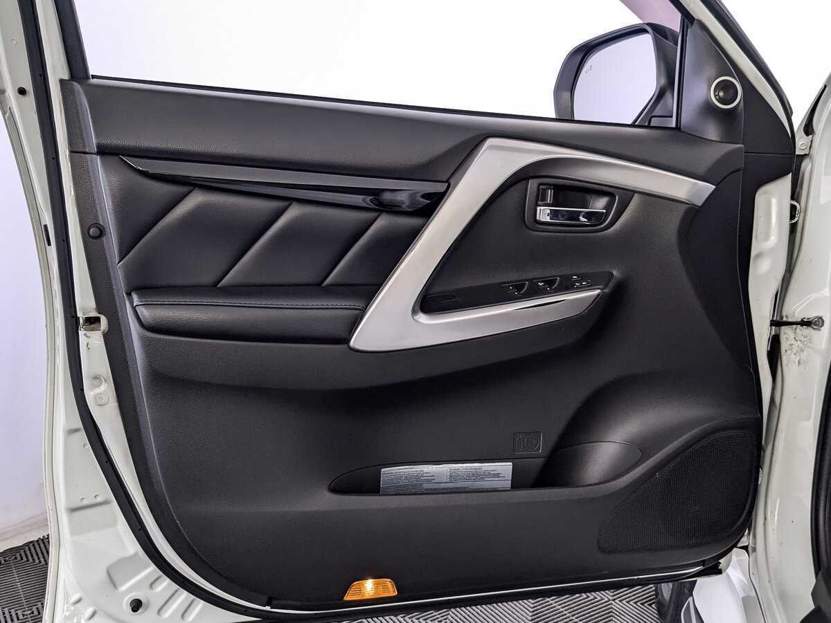 Б/У Митсубиши Паджеро Спорт 2017 года. Фото: #16