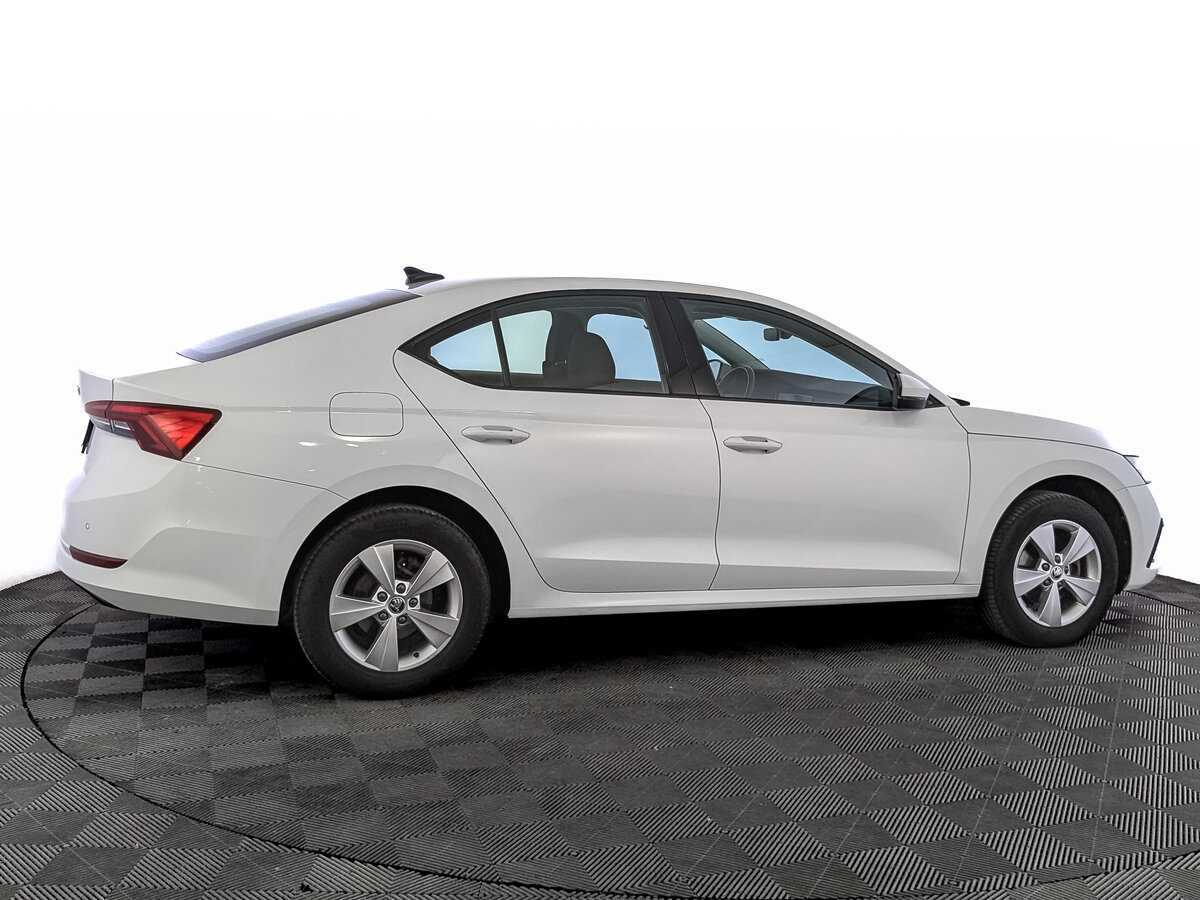 Б/У Шкода Октавия 2021 года. Фото: #3