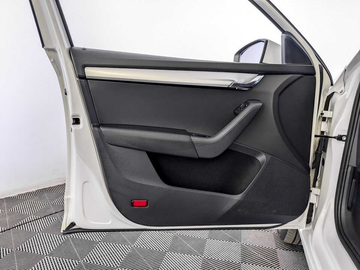 Б/У Шкода Октавия 2020 года. Фото: #18