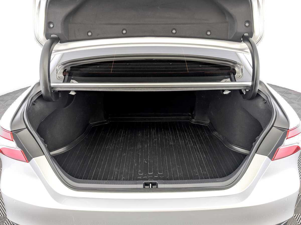 Б/У Тойота Камри 2019 года. Фото: #9