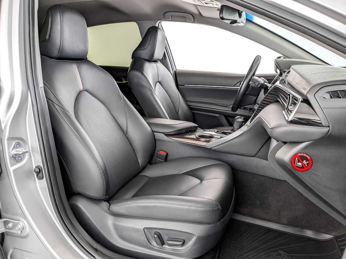 Б/У Тойота Камри 2019 года. Фото: #20