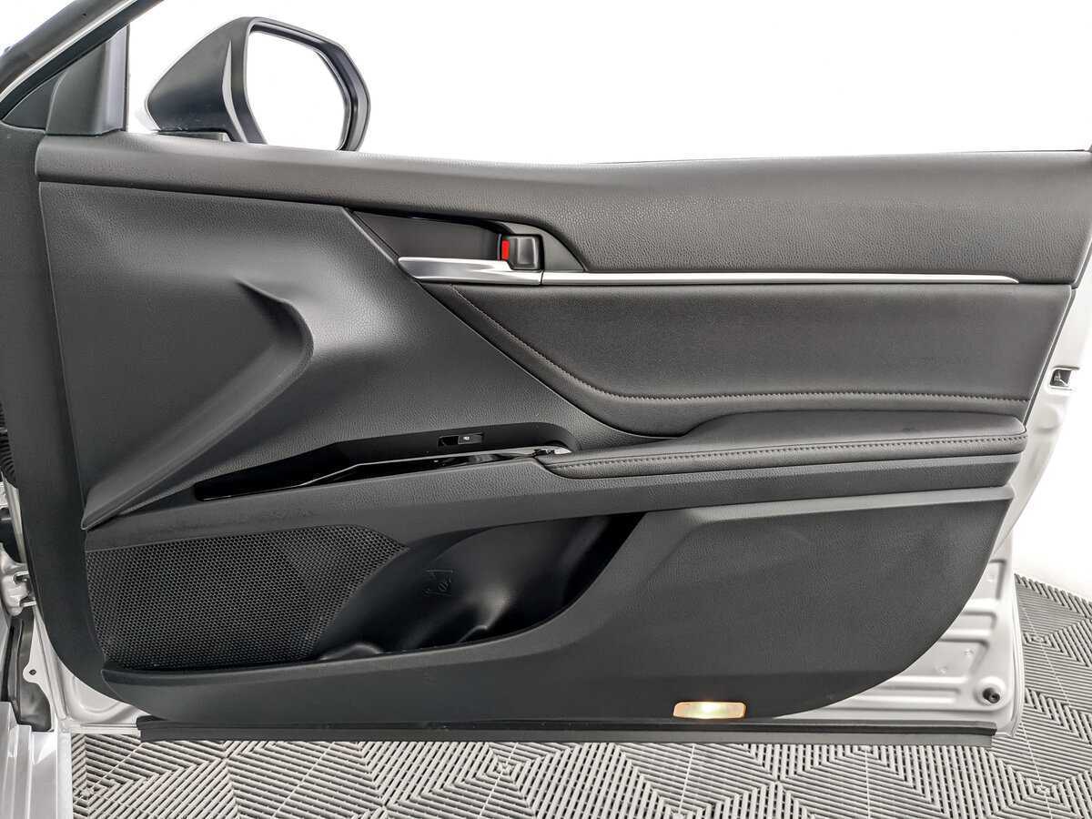 Б/У Тойота Камри 2019 года. Фото: #22