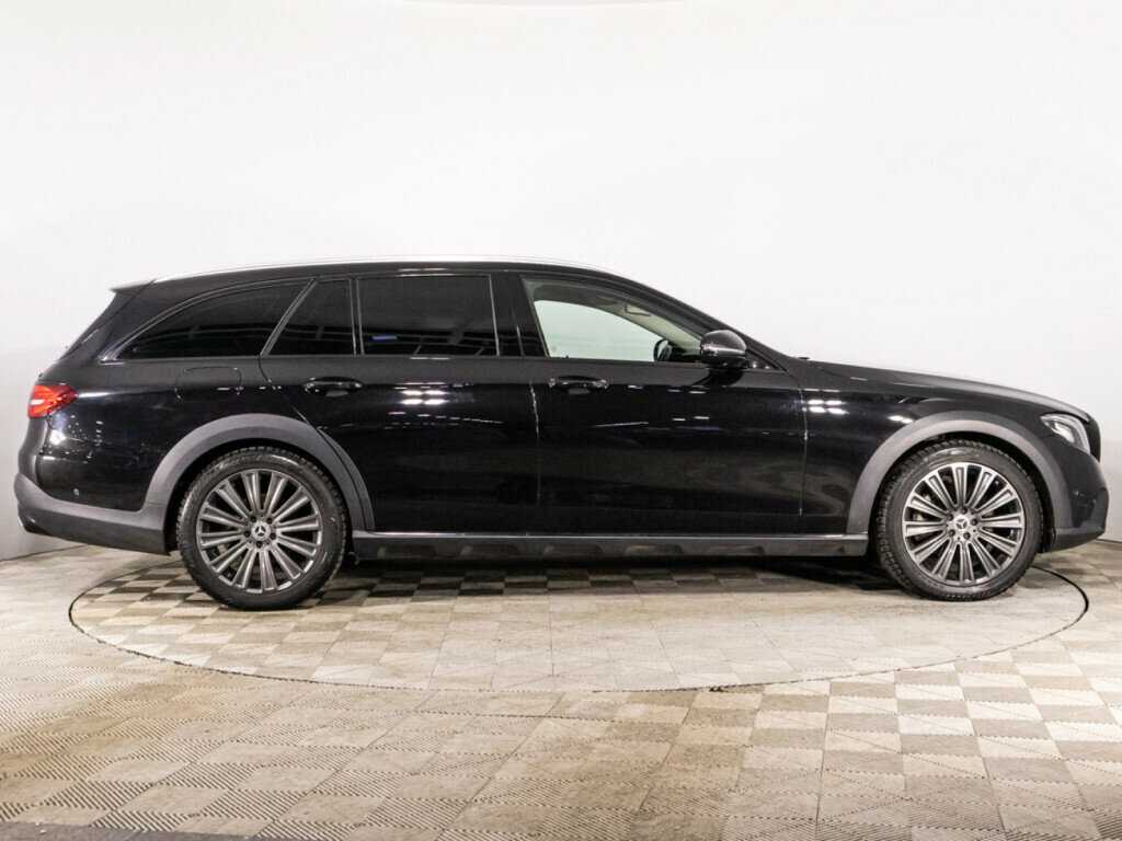 Б/У Мерседес-Бенц Е-Класс 2017 года. Фото: #3