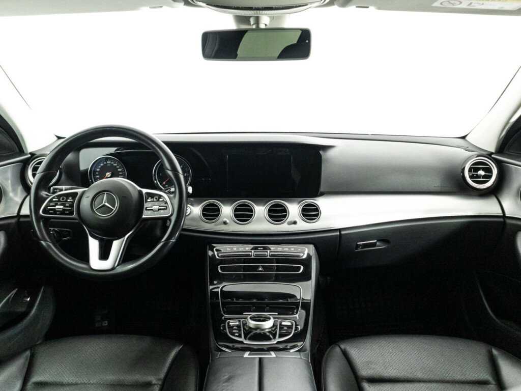 Б/У Мерседес-Бенц Е-Класс 2019 года. Фото: #12