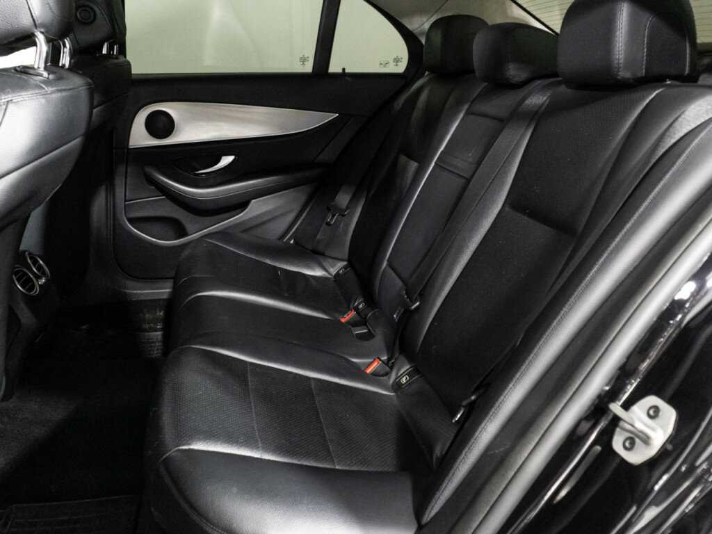 Б/У Мерседес-Бенц Е-Класс 2019 года. Фото: #9