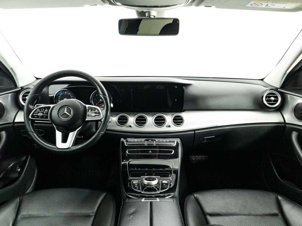 Б/У Мерседес-Бенц Е-Класс 2019 года. Фото: #12