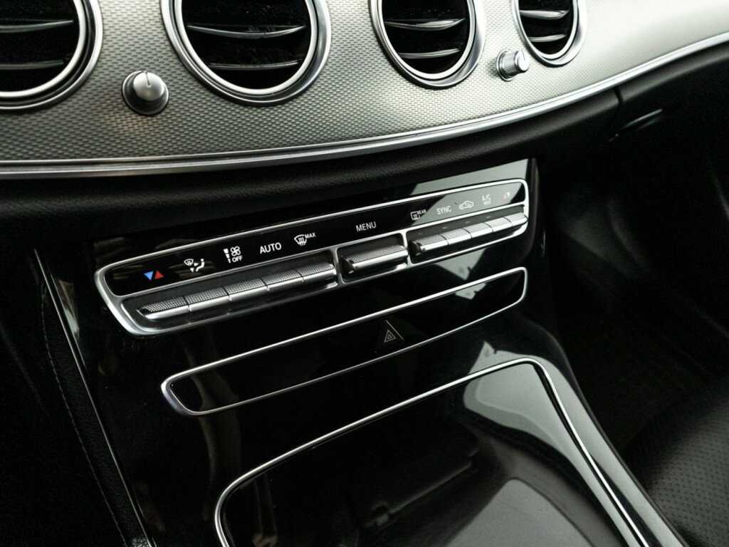 Б/У Мерседес-Бенц Е-Класс 2019 года. Фото: #15