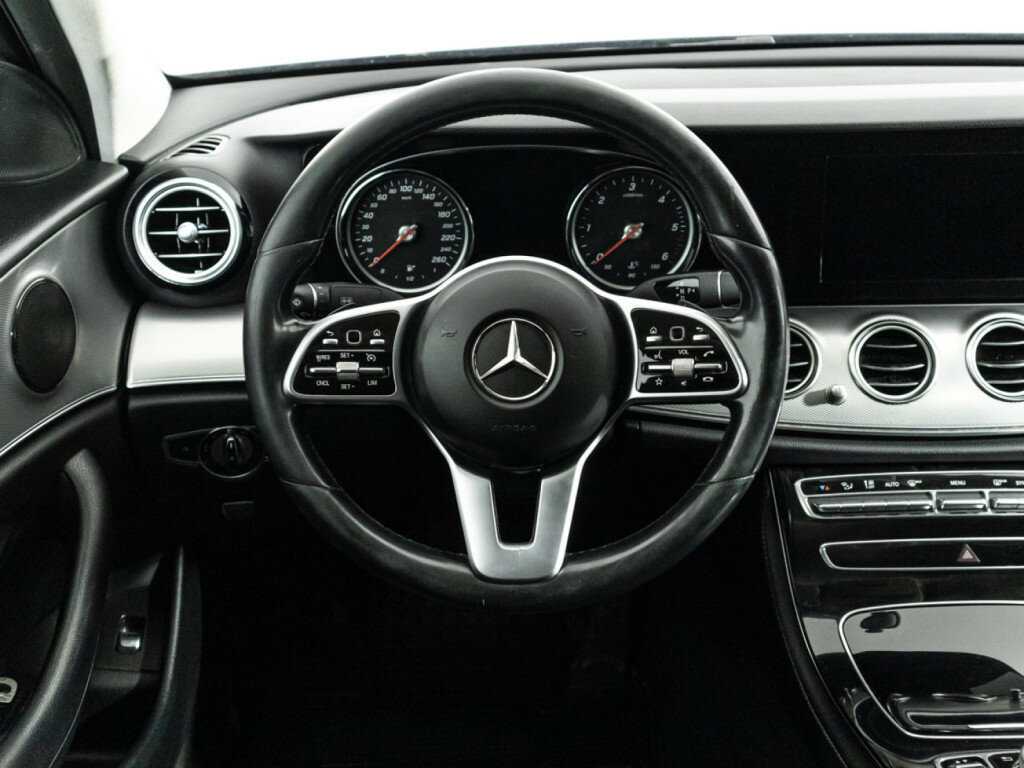 Б/У Мерседес-Бенц Е-Класс 2019 года. Фото: #17