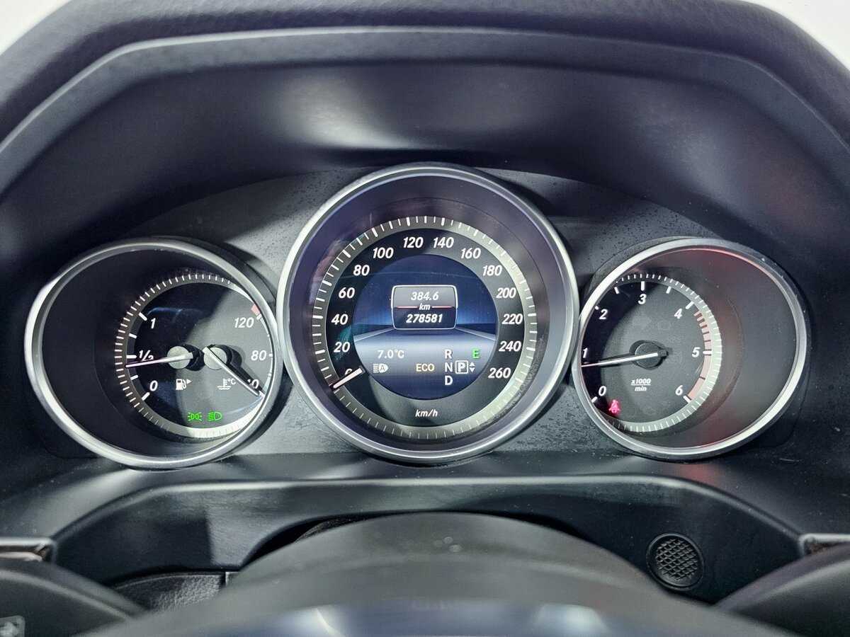 Б/У Мерседес-Бенц Е-Класс 2015 года. Фото: #13