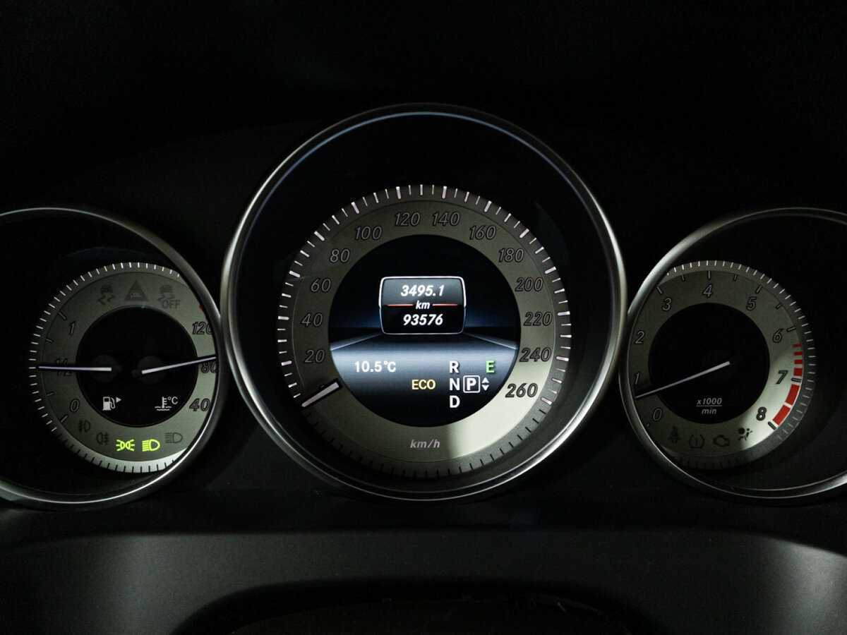 Б/У Мерседес-Бенц Е-Класс 2013 года. Фото: #11