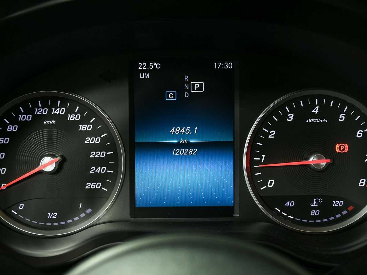 Б/У Мерседес-Бенц Ц-Класс 2018 года. Фото: #8