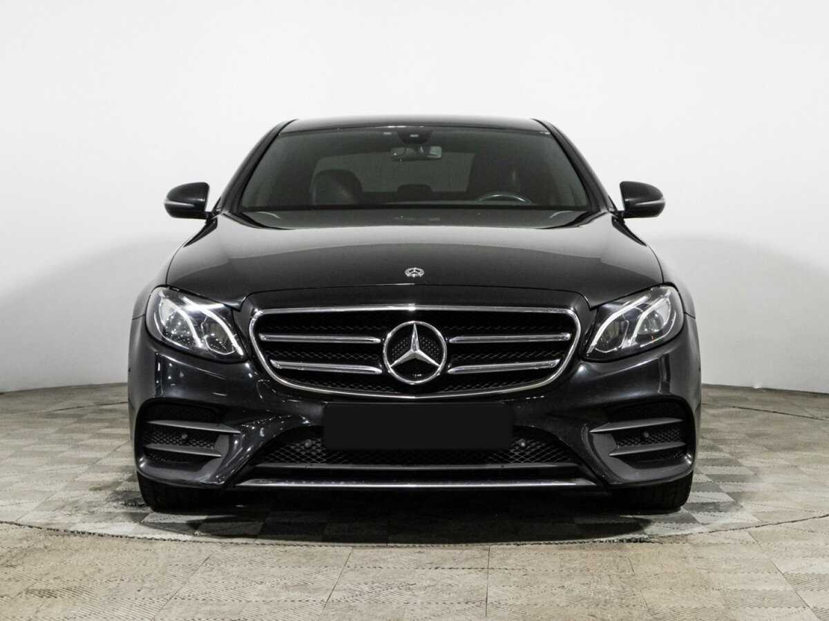 Б/У Мерседес-Бенц Е-Класс 2018 года. Фото: #1