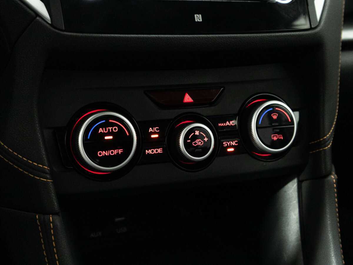 Б/У Субару ИксВи 2017 года. Фото: #17